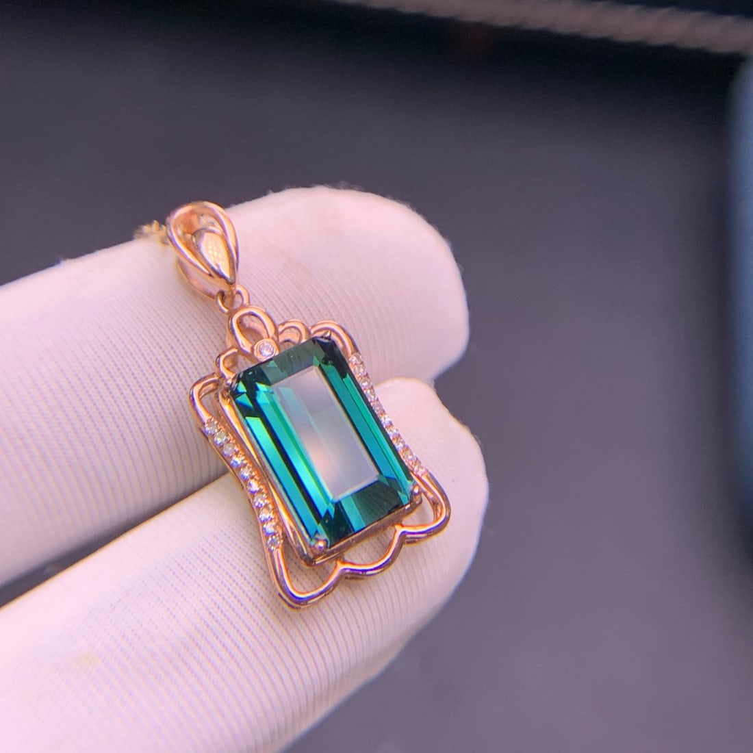 14k Gold 3.3 Ct Natural Tourmaline & Diamond Pendant( Without Chain ): Ref:231140282 // gold content:14k gold // main gemstone:tourmaline // shape:octagonal // carat weight:3. 3ct // color:bluish green // treatment:natural // // adjacent gemstone 2 : diamond //