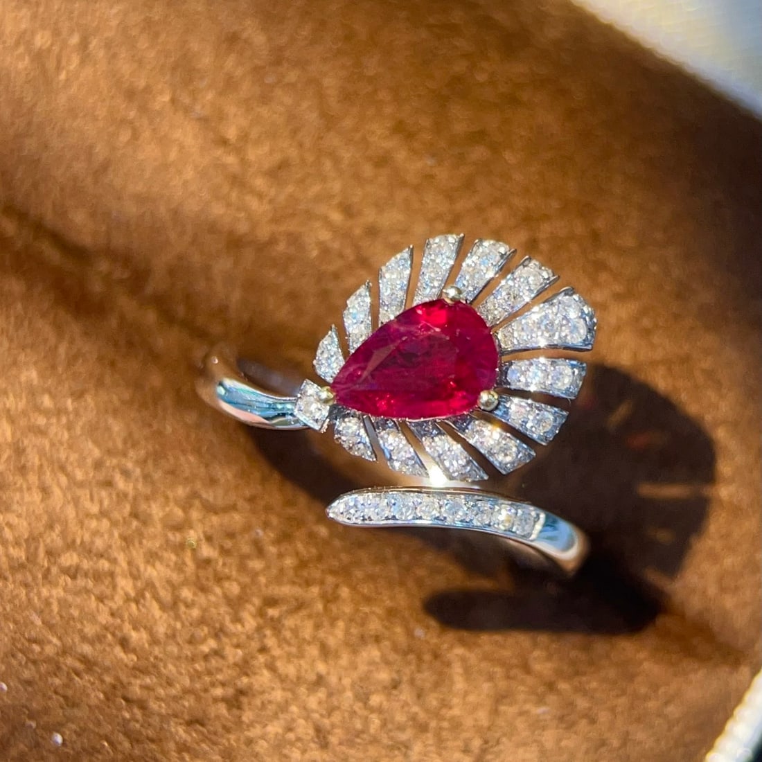 14k Gold 0.98 Ctw Natural Ruby & Diamond Ring: Ref:231140283 // gold content:14k gold // ring size:7. 25us // // main gemstone:ruby // shape:pear // carat weight:0. 80ct // color:red // treatment:natural // // adjacent gemstone 2 : diamond // shap