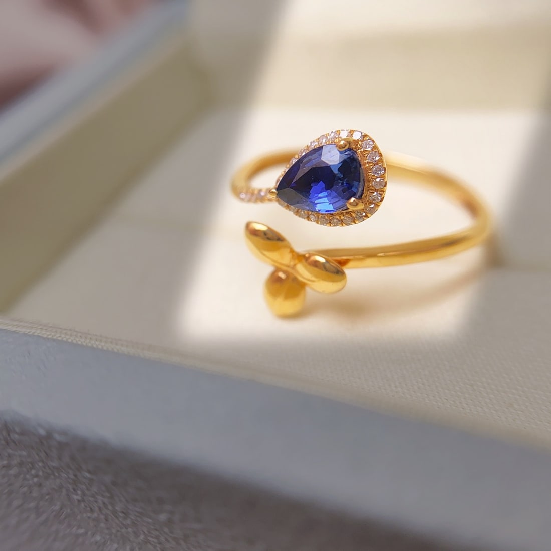 14k Gold 0.63 Ct Natural Sapphire & Diamond Ring - 2