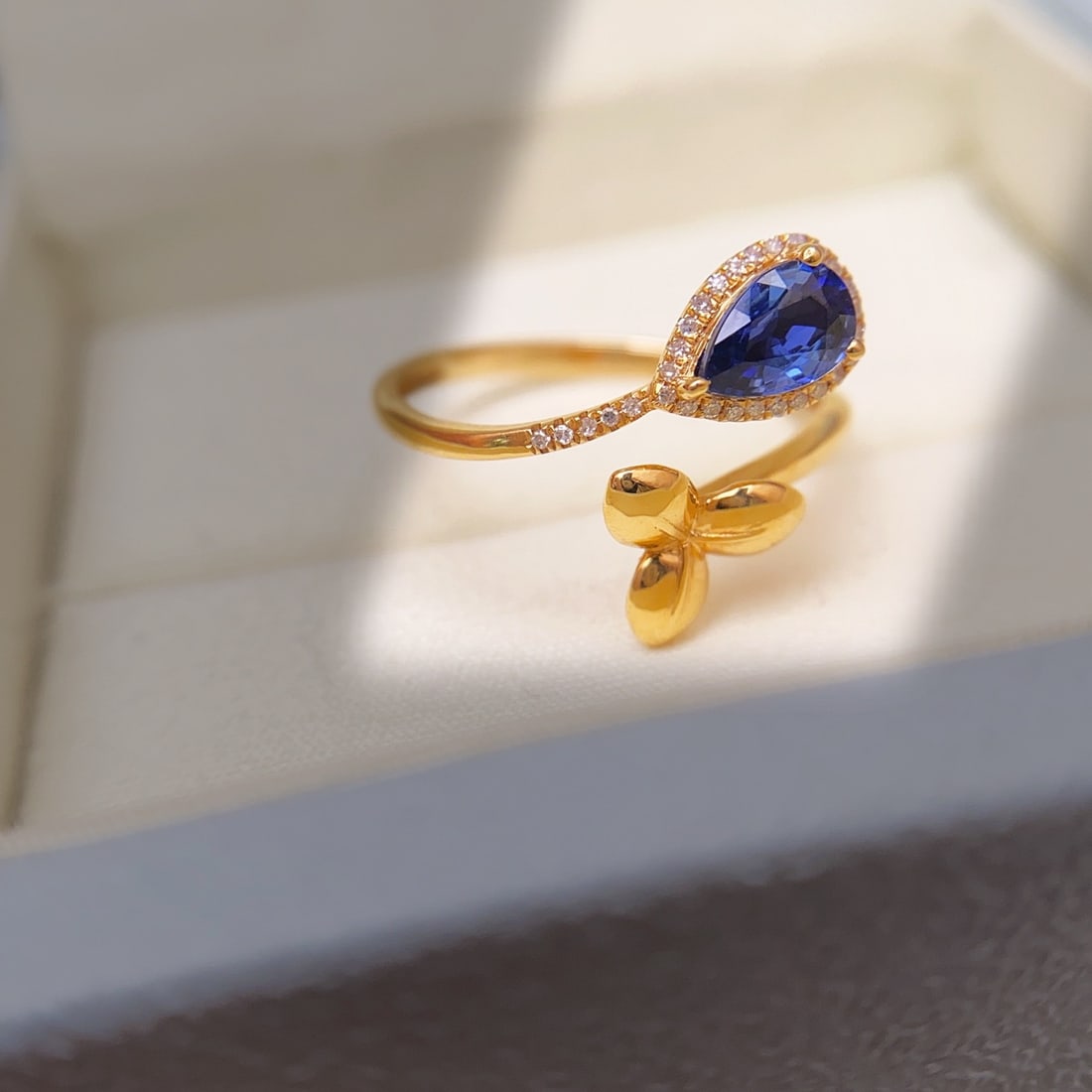 14k Gold 0.63 Ct Natural Sapphire & Diamond Ring - 6