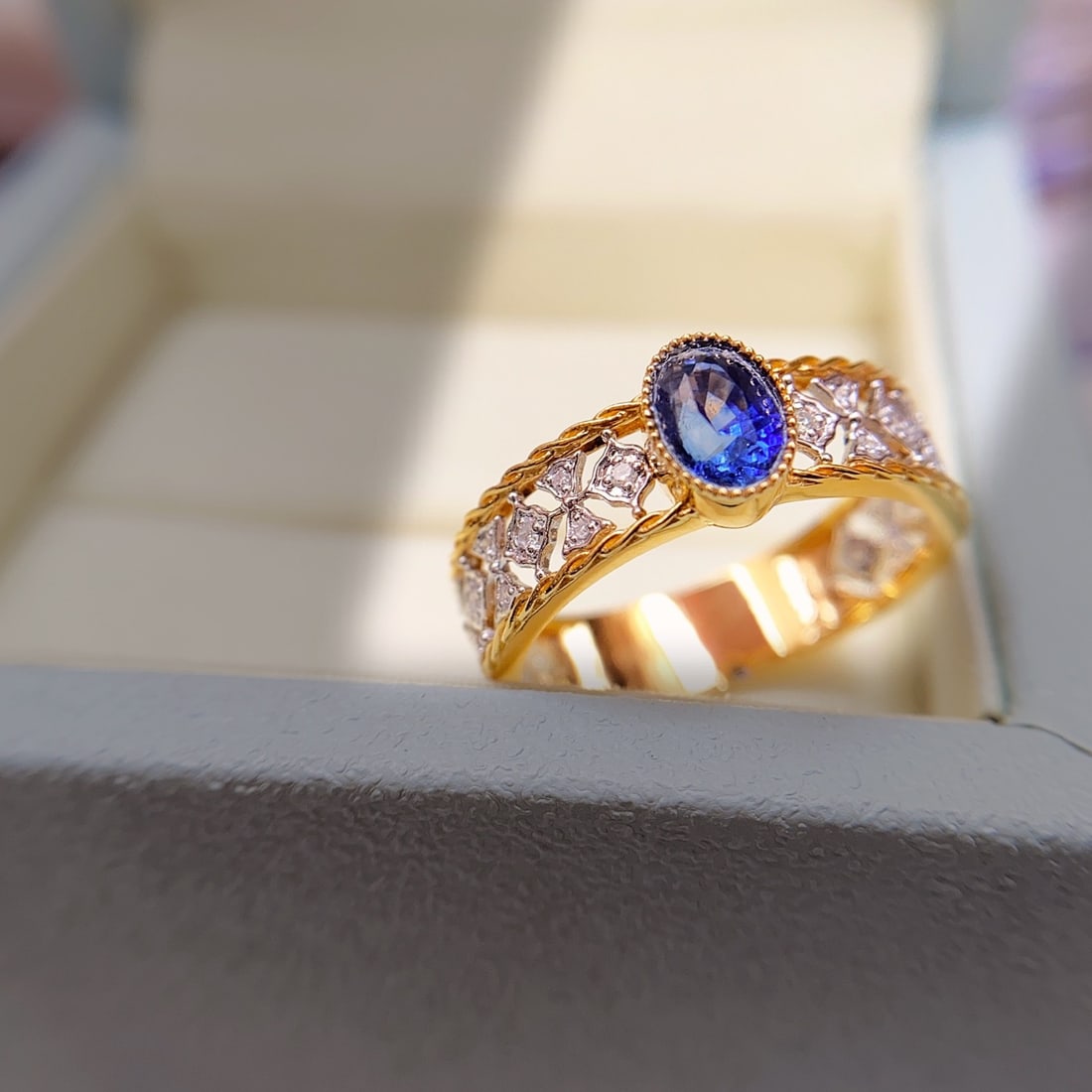 14k Gold 0.80 Ct Natural Sapphire & Diamond Ring: Ref:231140300 // gold content:14k gold // ring size:7. 25us // // main gemstone:sapphire // shape:oval // carat weight:0. 80ct // color:blue // treatment:natural // // adjacent gemstone 2 :