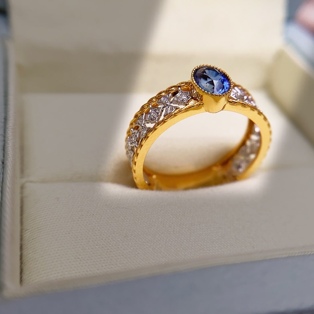 14k Gold 0.80 Ct Natural Sapphire & Diamond Ring - 6