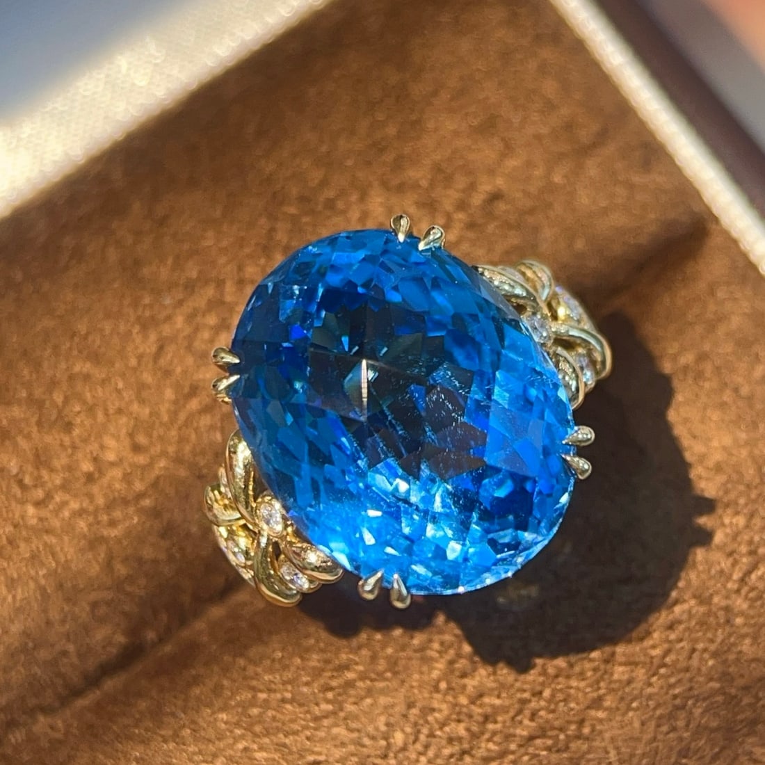 14k Gold 20.38 Ctw Natural Topaz & Diamond Ring - 2