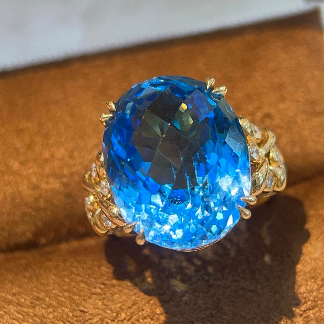 14k Gold 20.38 Ctw Natural Topaz & Diamond Ring - 4