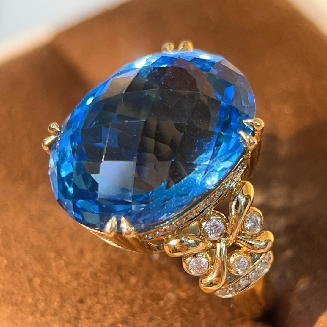 14k Gold 20.38 Ctw Natural Topaz & Diamond Ring - 5