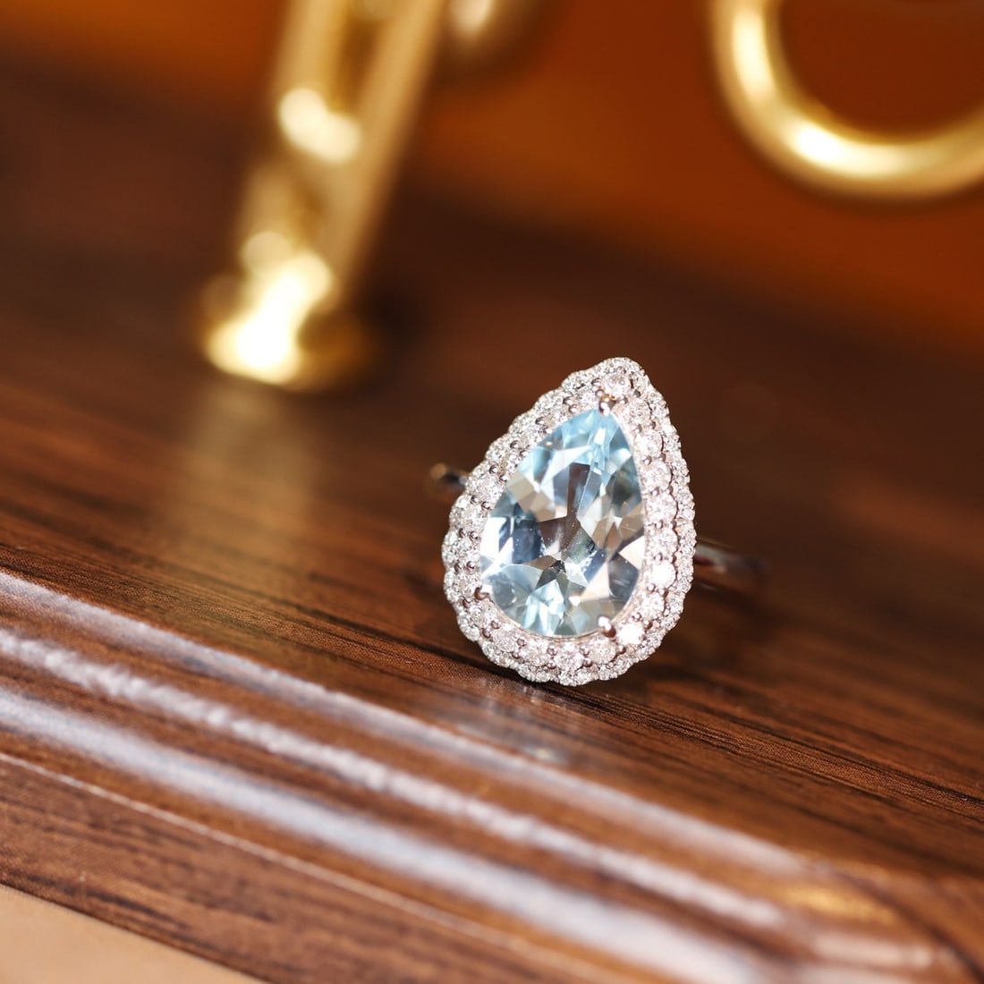 14k Gold 3.71 Ctw Natural Aquamarine & Diamond Ring: Ref:231140315 // gold content:14k gold // ring size:7. 25us // // main gemstone:aquamarine // shape:pear // carat weight:3. 08ct // color:blue // treatment:natural // // adjacent gemstone 2 :