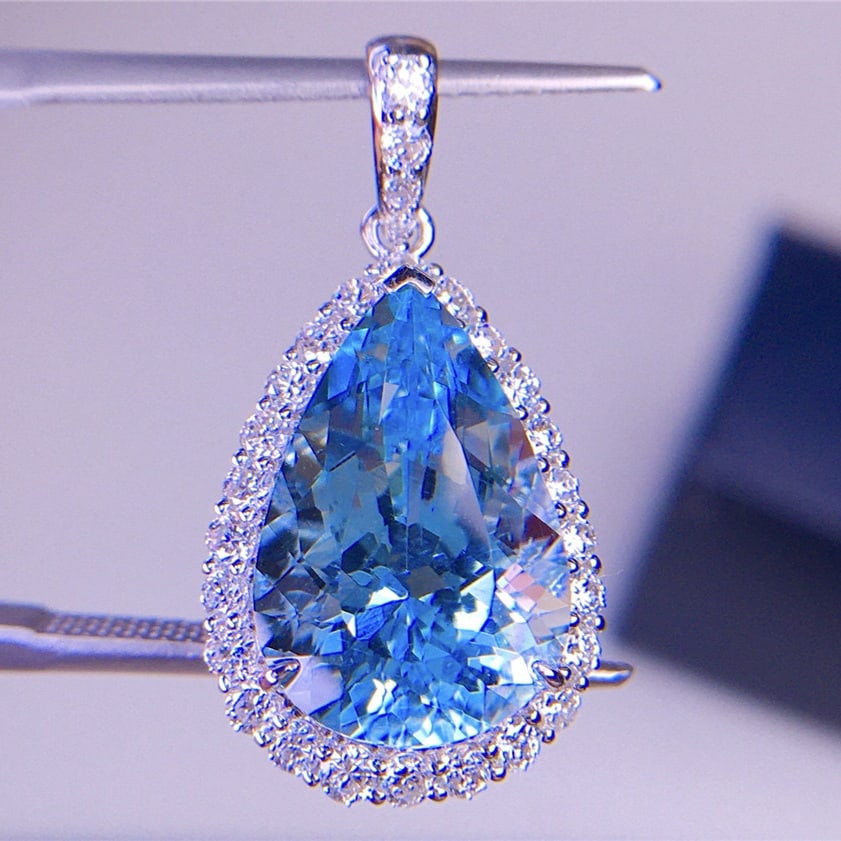 14k Gold 6.5 Ct Natural Aquamarine & Diamond Pendant( Without Chain ): Ref:231140320 // gold content:14k gold // main gemstone:aquamarine // shape:pear // carat weight:6. 5ct // color:blue // treatment:natural // // adjacent gemstone 2 : diamond // shape:round // clarity