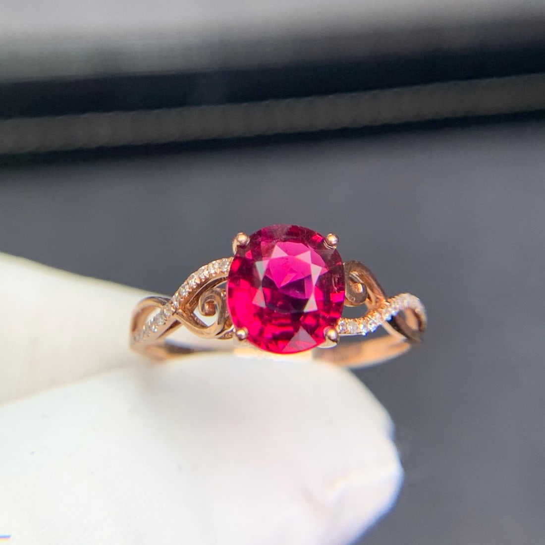 14k Gold 1.5 Ct Natural Tourmaline & Diamond Ring: Ref:231140324 // gold content:14k gold // ring size:7. 25us // // main gemstone:tourmaline // shape:oval // carat weight:1. 5ct // color:red // treatment:natural // // adjacent gemstone 2 :