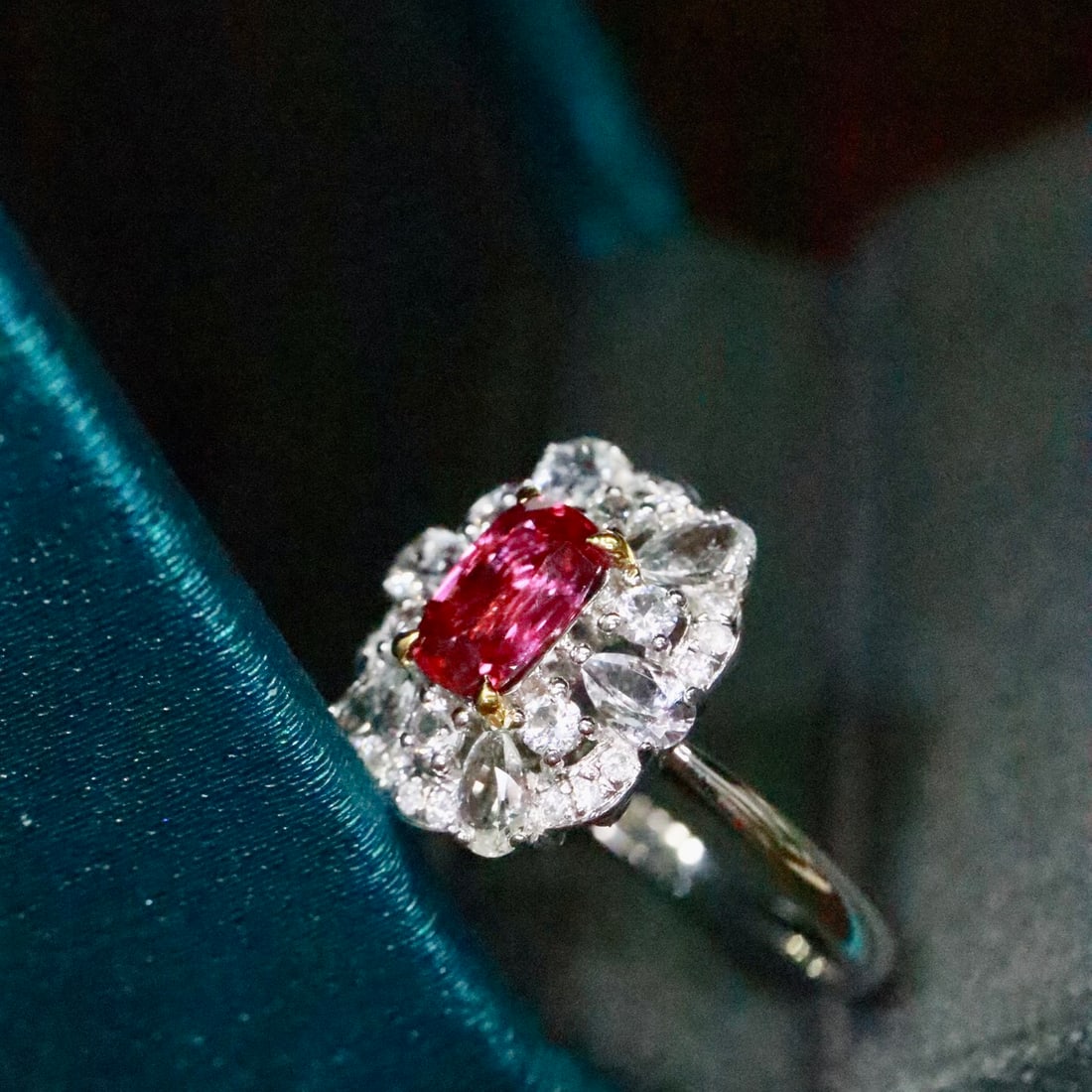 14k Gold 0.98 Ctw Natural Ruby & Diamond Ring - 3