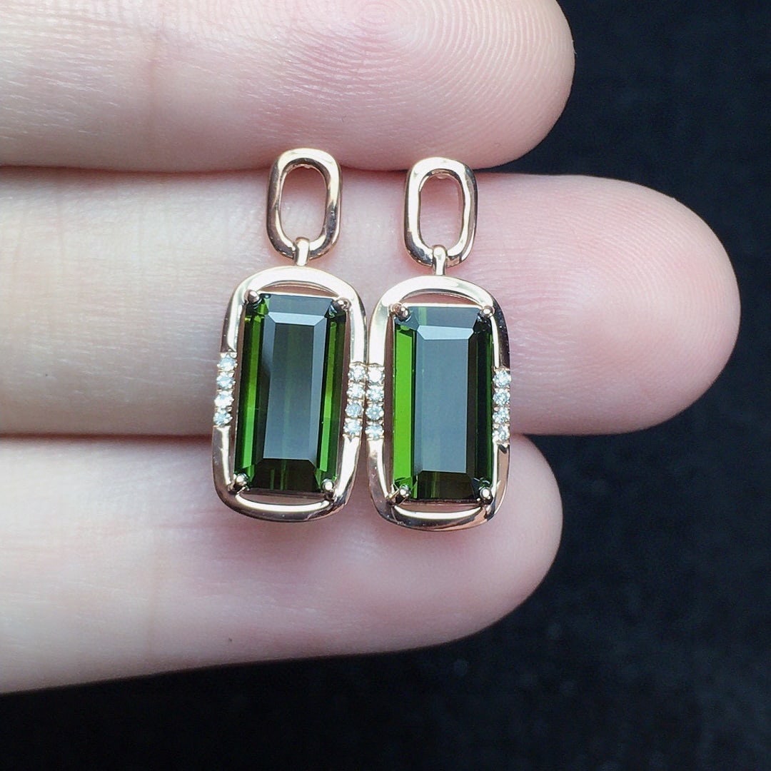 14k Gold 2.76 Ct Natural Tourmaline & Diamond Earrings: Ref:231140336 // gold content:14k gold // main gemstone:tourmaline // shape:octagonal // carat weight:2. 76ct // color:green // treatment:natural // // adjacent gemstone 2 : diamond // number of stone