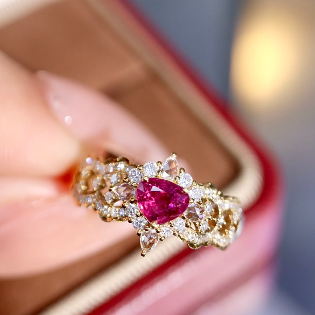 14k Gold 0.87 Ctw Natural Ruby & Diamond Ring - 4