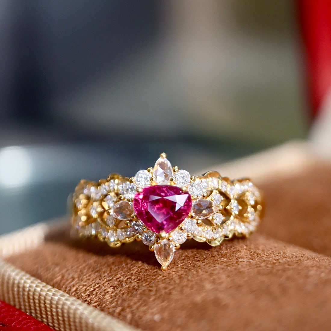 14k Gold 0.87 Ctw Natural Ruby & Diamond Ring - 5