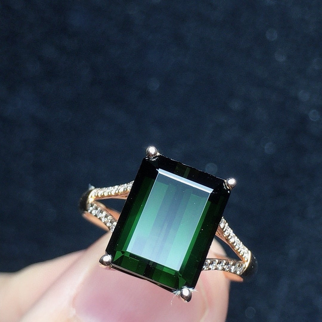 14k Gold 4.2 Ct Natural Tourmaline & Diamond Ring: Ref:231140357 // gold content:14k gold // ring size:7. 25us // // main gemstone:tourmaline // shape:octagonal // carat weight:4. 2ct // color:green // treatment:natural // // adjacent gemstone 2 : dia