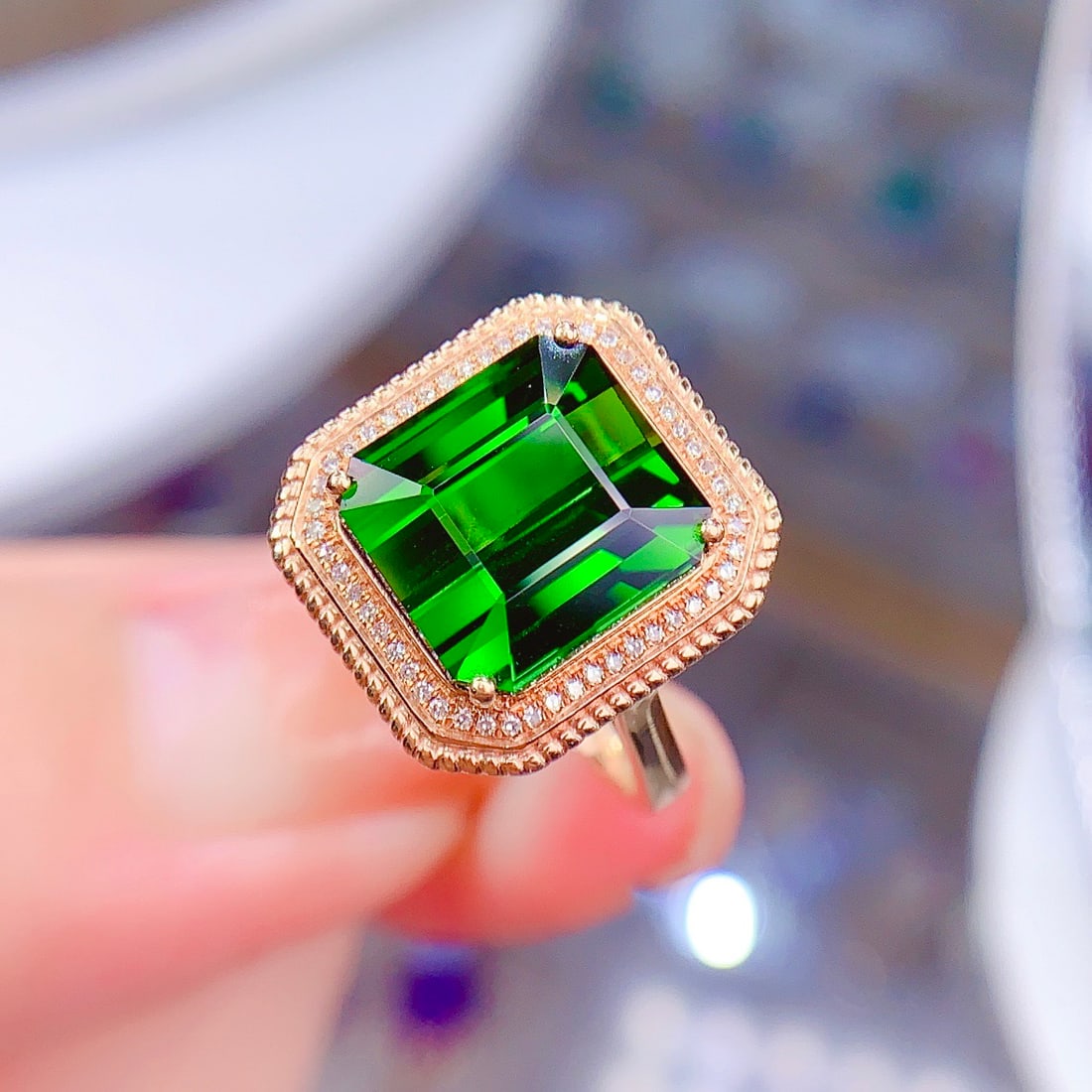 14k Gold 7.5 Ct Natural Tourmaline & Diamond Ring: Ref:231140360 // gold content:14k gold // ring size:7. 25us // // main gemstone:tourmaline // shape:octagonal // carat weight:7. 5ct // color:green // treatment:natural // // adjacent gemstone 2 : dia
