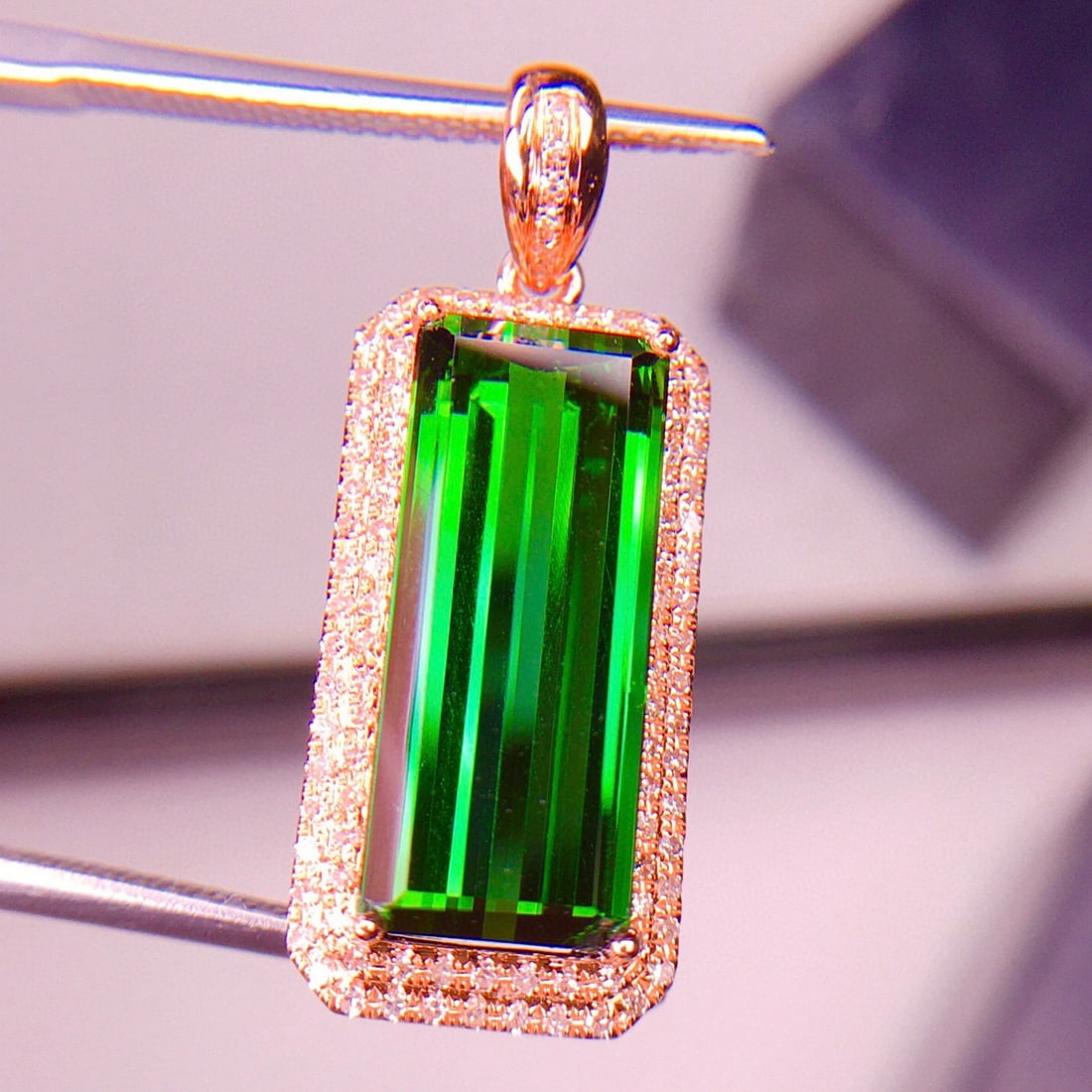 14k Gold 7.6 Ct Natural Tourmaline & Diamond Pendant( Without Chain ): Ref:231140366 // gold content:14k gold // main gemstone:tourmaline // shape:octagonal // carat weight:7. 6ct // color:green // treatment:natural // // adjacent gemstone 2 : diamond // shape:round // c