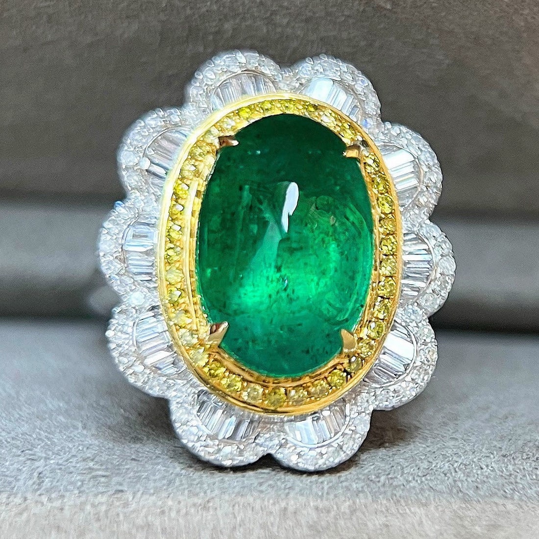 14k Gold 7.02 Ctw Natural Emerald & Diamond Ring/pendant( Without Chain ): Ref:231140373 // gold content:14k gold // ring size:7. 25us // // main gemstone:emerald // shape:oval // carat weight:5. 87ct // color:green // treatment:natural // // adjacent gemstone 2 :