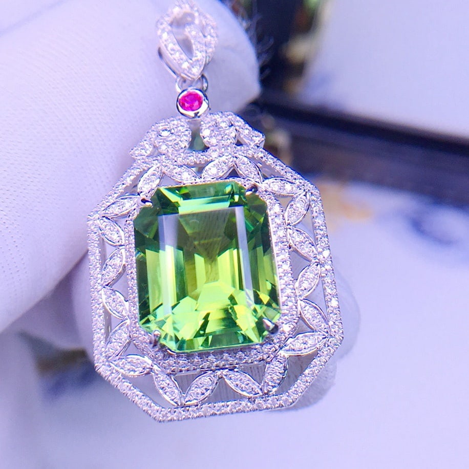 14k Gold 7.4 Ctw Natural Tourmaline & Diamond Pendant( Without Chain ): Ref:231140374 // gold content:14k gold // main gemstone:tourmaline // shape:octagonal // carat weight:6. 8ct // color:green // treatment:natural // // adjacent gemstone 2 : diamond // shape:round