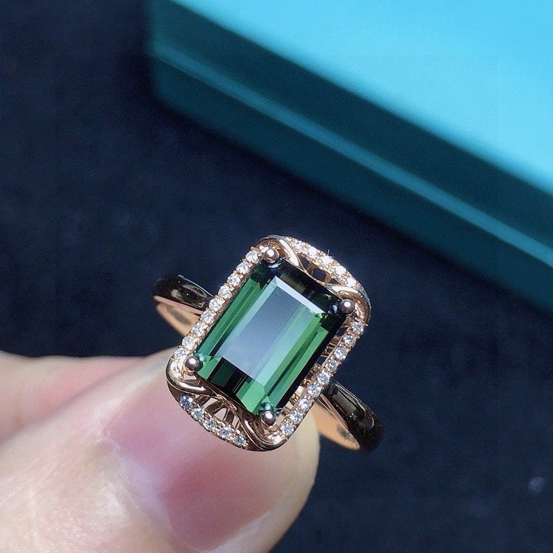 14k Gold 1.78 Ct Natural Tourmaline & Diamond Ring: Ref:231140377 // gold content:14k gold // ring size:7. 25us // // main gemstone:tourmaline // shape:octagonal // carat weight:1. 78ct // color:green // treatment:natural // // adjacent gemstone 2 : di