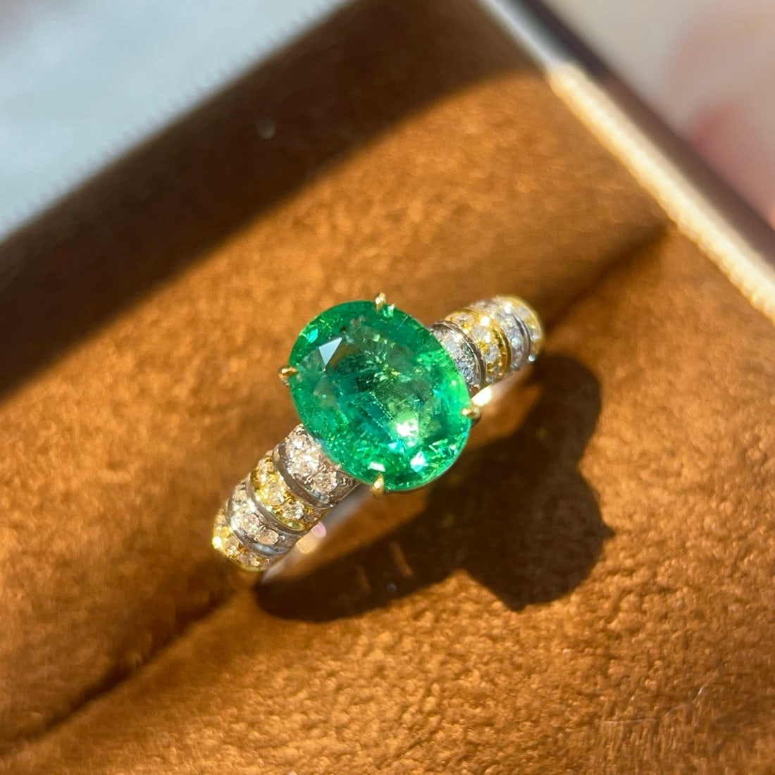 14k Gold 1.93 Ctw Natural Emerald & Diamond Ring: Ref:231140380 // gold content:14k gold // ring size:7. 25us // // main gemstone:emerald // shape:oval // carat weight:1. 76ct // color:green // treatment:natural // // adjacent gemstone 2 : diamond //