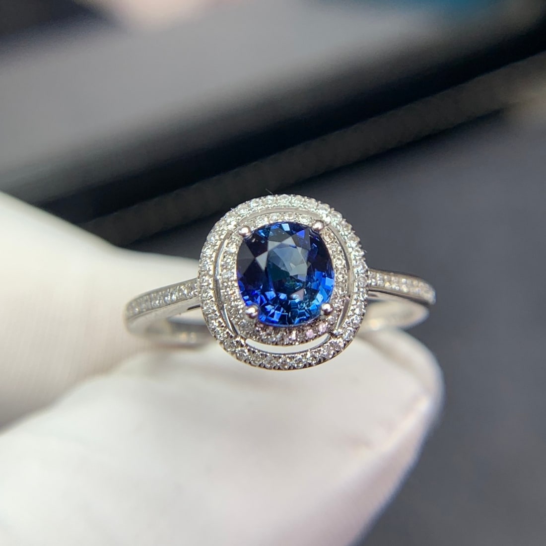 14k Gold 1.05 Ct Natural Sapphire & Diamond Ring: Ref:231140385 // gold content:14k gold // ring size:7. 25us // // main gemstone:sapphire // shape:cushion // carat weight:1. 05ct // color:blue // treatment:natural // // adjacent gemstone 2 :