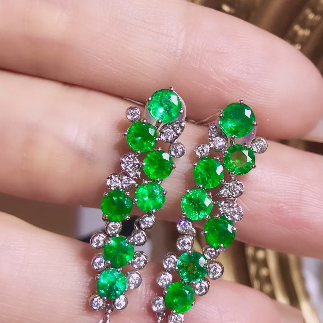 14k Gold 3.94 Ctw Natural Emerald & Diamond Earrings: Ref:231140391 // gold content:14k gold // main gemstone:emerald // shape:round // carat weight:3. 5ct // color:green // treatment:natural // cut grade:g // // adjacent gemstone 2 : diamond //