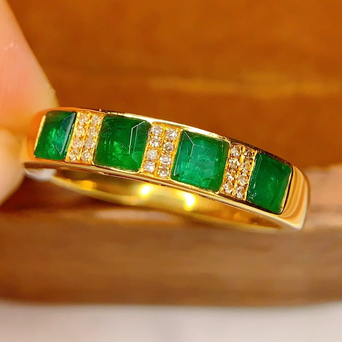14k Gold 1.2 Ct Natural Emerald & Diamond Ring: Ref:231140399 // gold content:14k gold // ring size:7. 25us // // main gemstone:emerald // shape:square // carat weight:1. 2ct // color:green // treatment:natural // // adjacent gemstone 2 :