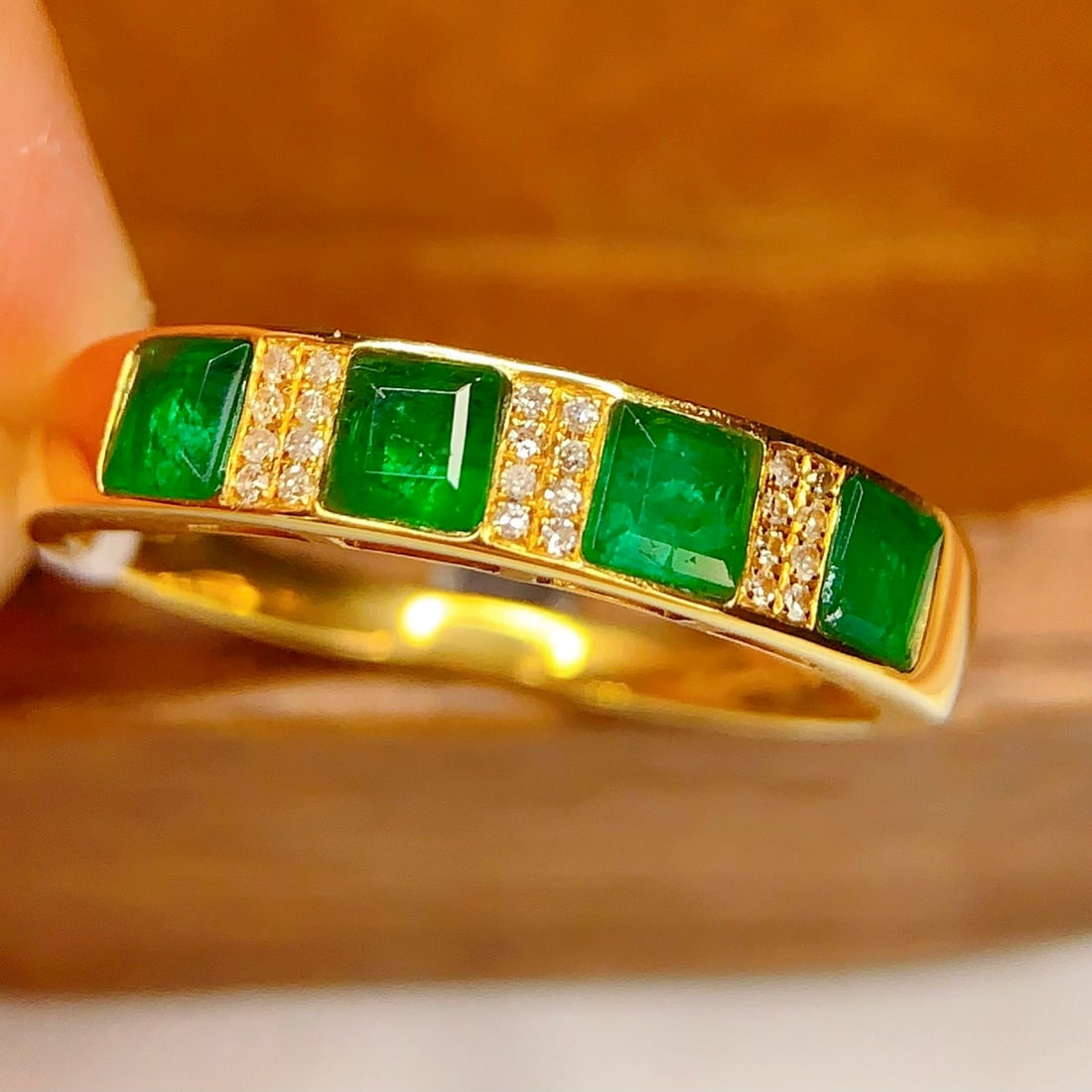 14k Gold 1.2 Ct Natural Emerald & Diamond Ring - 4