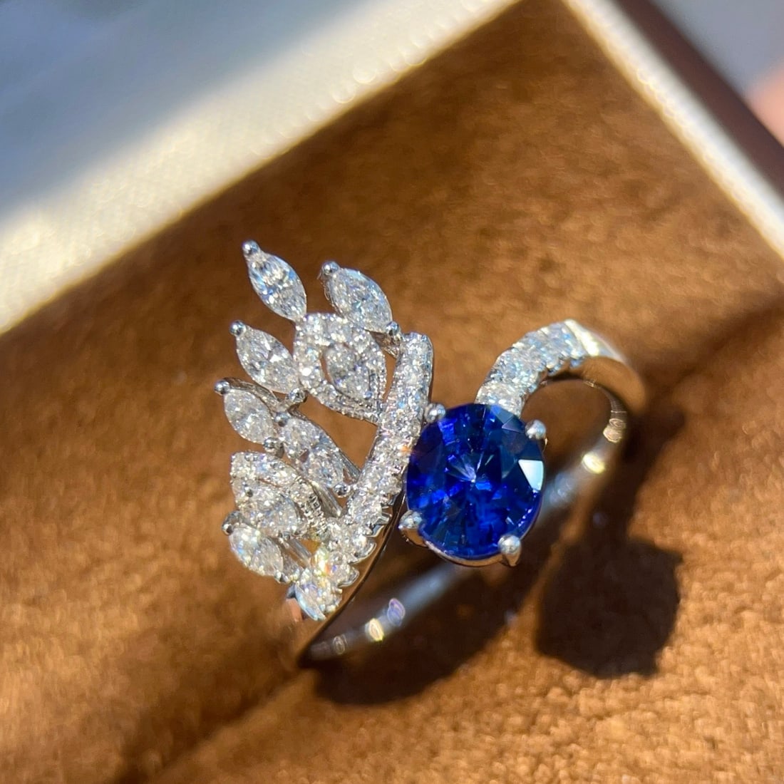 14k Gold 1.50 Ctw Natural Sapphire & Diamond Ring: Ref:231140403 // gold content:14k gold // ring size:7. 25us // // main gemstone:sapphire // shape:oval // carat weight:1. 05ct // color:blue // treatment:natural // // adjacent gemstone 2 :