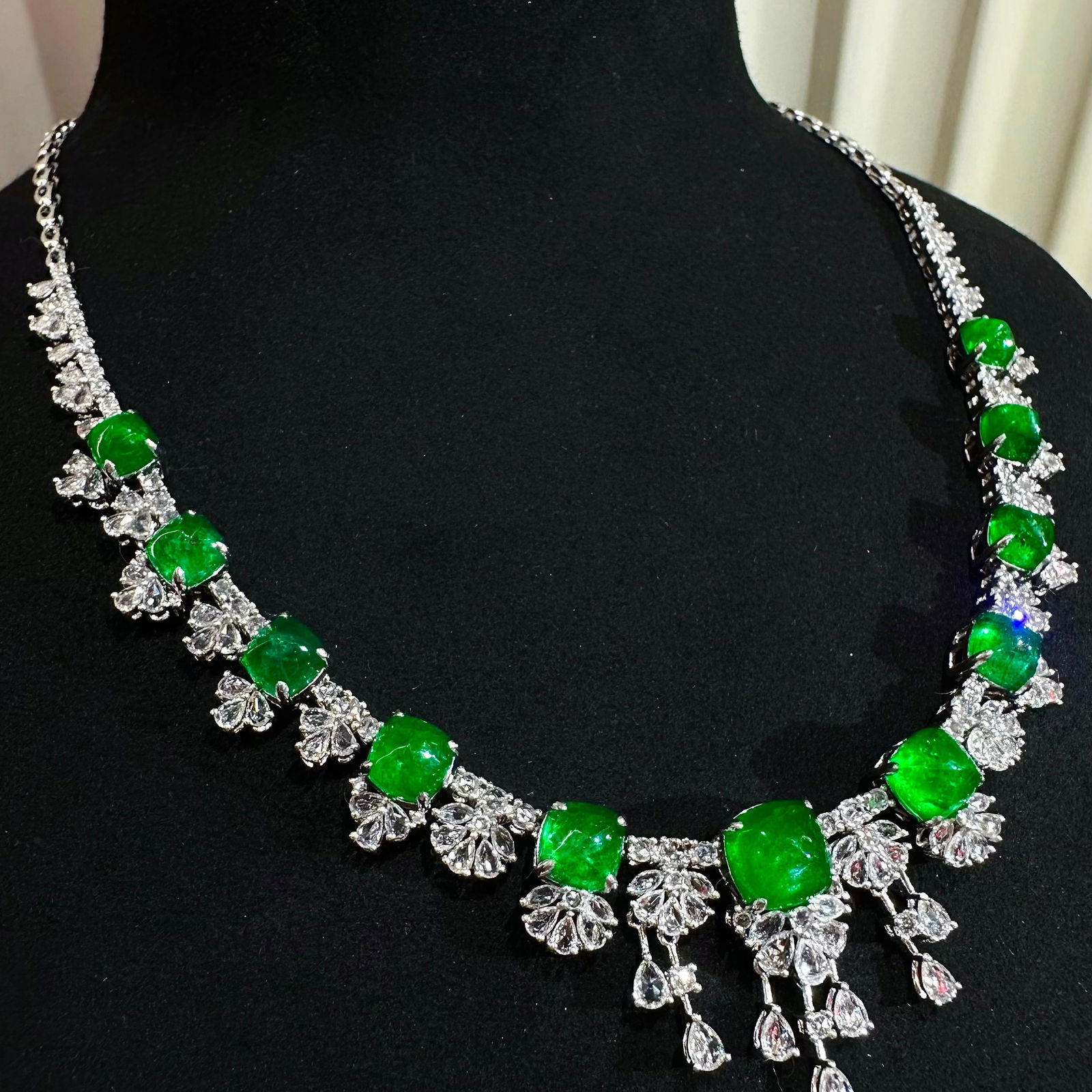 14k Gold 14.5 Ct Natural Emerald & Sapphire Necklace - 2