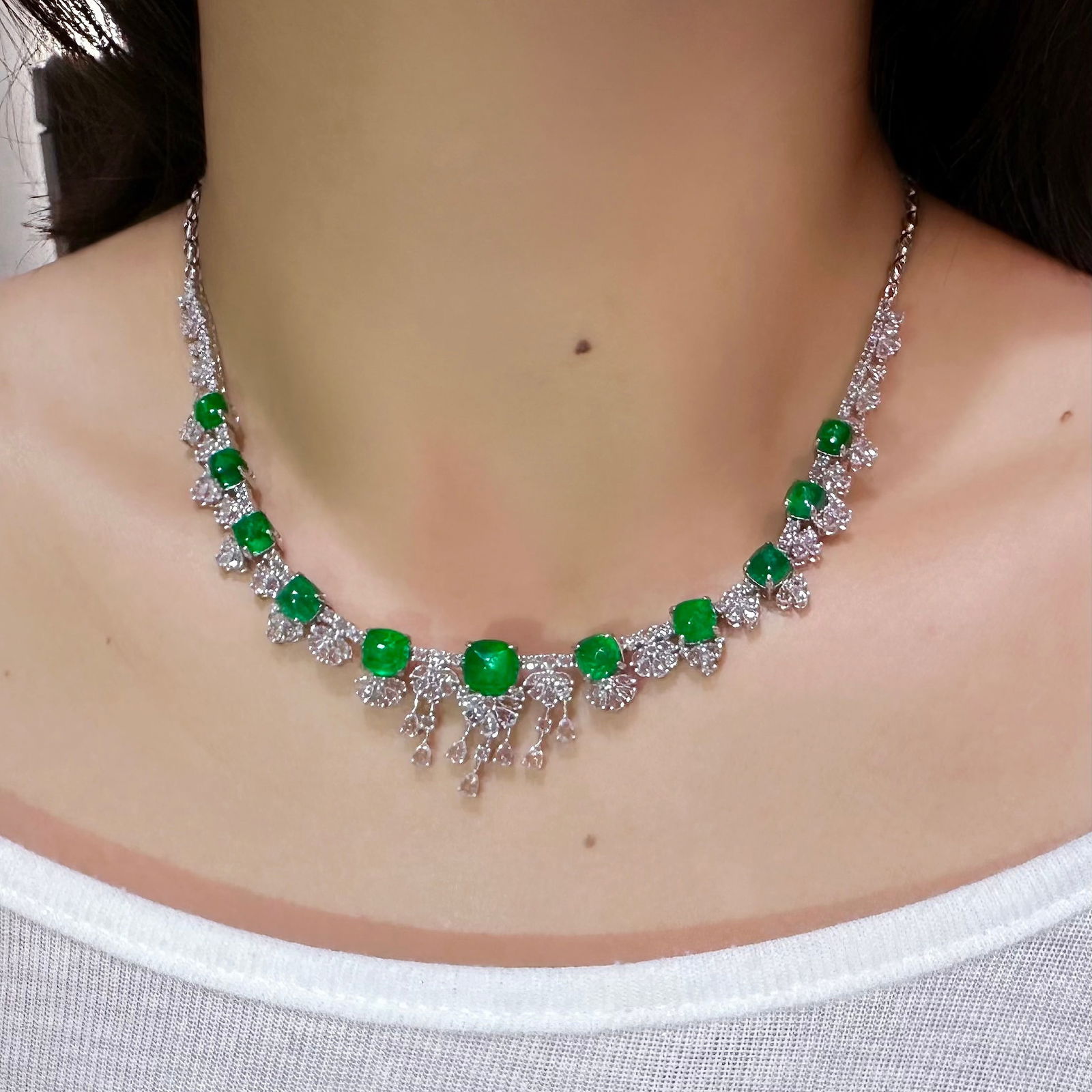 14k Gold 14.5 Ct Natural Emerald & Sapphire Necklace - 4