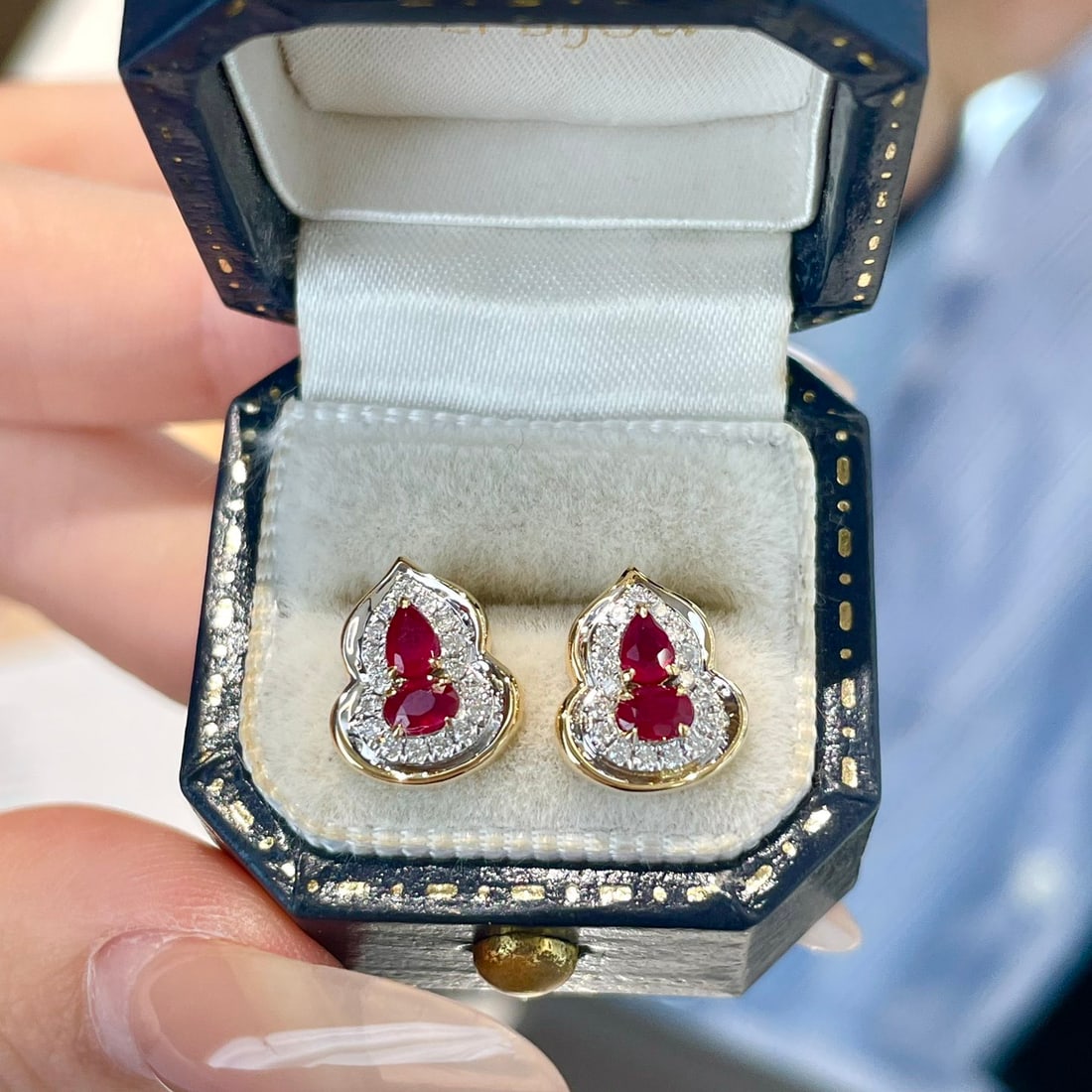 14k Gold 0.5 Ct Natural Ruby & Diamond Earrings: Ref:231140415 // gold content:14k gold // main gemstone:ruby // shape:multiple // carat weight:0. 5ct // color:red // treatment:natural // // adjacent gemstone 2 : diamond // shape:round // clarity