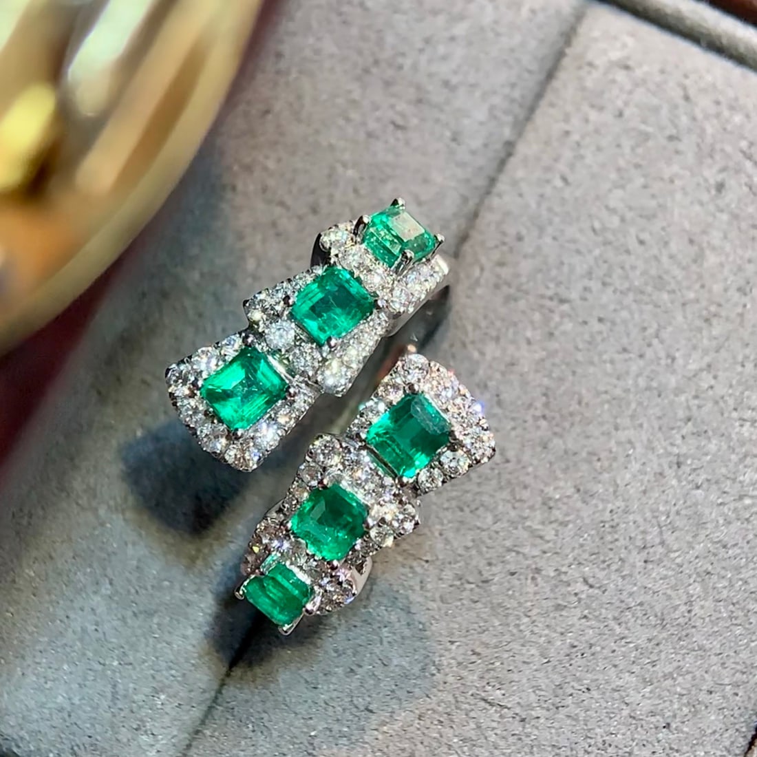 14k Gold 1.82 Ctw Natural Emerald & Diamond Ring: Ref:231140416 // gold content:14k gold // ring size:7. 25us // // main gemstone:emerald // shape:octagonal // carat weight:1. 26ct // color:green // treatment:natural // // adjacent gemstone 2 :