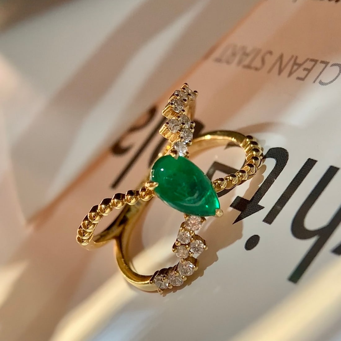 14k Gold 0.97 Ctw Vivid Green Natural Emerald & Diamond Ring - 2