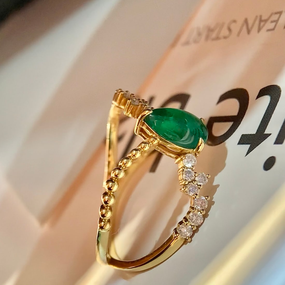 14k Gold 0.97 Ctw Vivid Green Natural Emerald & Diamond Ring - 6
