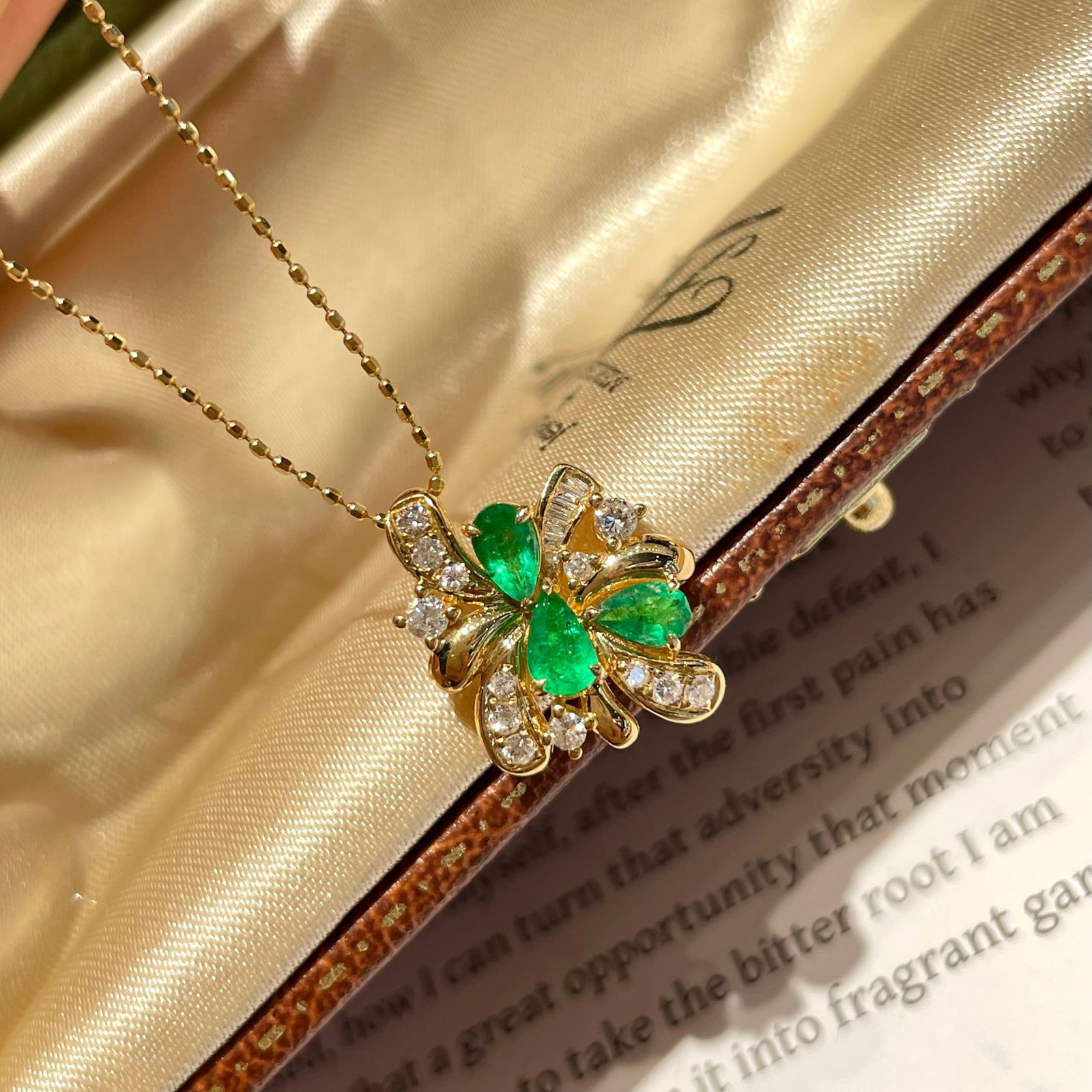 14k Gold 0.65 Ct Natural Emerald & Diamond Pendant( Without Chain ): Ref:231140441 // gold content:14k gold // main gemstone:emerald // shape:pear // carat weight:0. 65ct // color:green // treatment:natural // // adjacent gemstone 2 : diamond // shape:multiple //