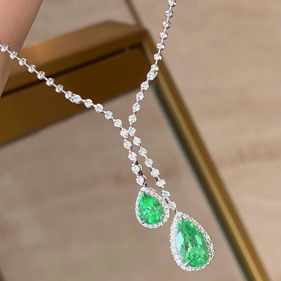 14k Gold 3.09 Ctw Natural Emerald & Diamond Necklace: Ref:231140443 // gold content:14k gold // main gemstone:emerald // shape:pear // carat weight:2. 4ct // color:green // treatment:natural // // adjacent gemstone 2 : diamond // shape:round // carat wei