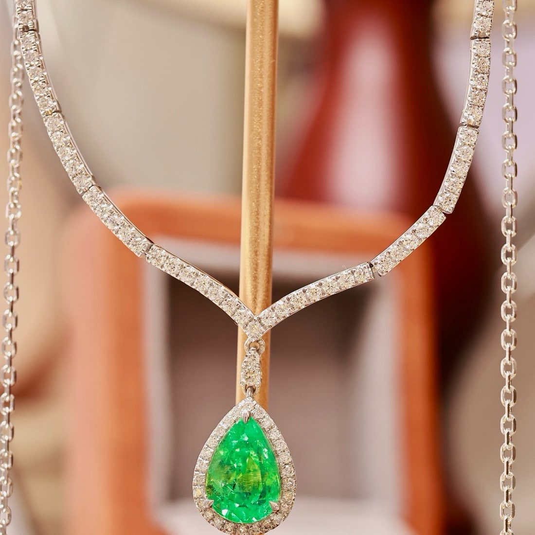 14k Gold 2.60 Ctw Natural Emerald & Diamond Necklace: Ref:231140450 // gold content:14k gold // main gemstone:emerald // shape:pear // carat weight:1. 88ct // color:green // treatment:natural // // adjacent gemstone 2 : diamond // shape:round // carat we