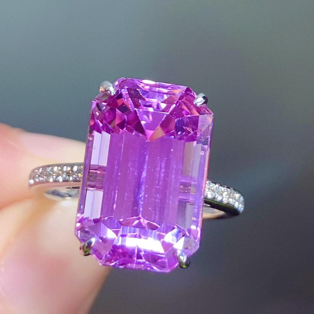 14k Gold 11.70 Ctw Natural Kunzite & Diamond Ring - 4