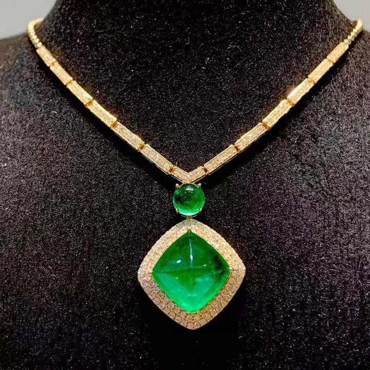 14k Gold 6.8 Ct Natural Emerald & Diamond Necklace: Ref:231143076 // gold content:14k gold // main gemstone:emerald // shape:sugar-loaf // carat weight:6. 8ct // color:green // treatment:natural // // adjacent gemstone 2 : diamond // shape:round //