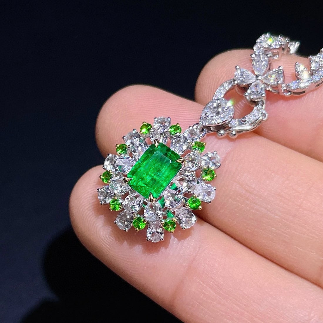 14k Gold 1.28 Ctw Natural Emerald & Diamond Pendant( Without Chain ) - 7