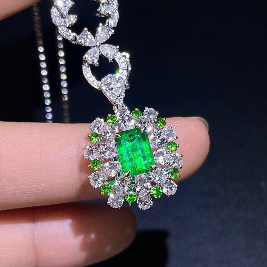 14k Gold 1.28 Ctw Natural Emerald & Diamond Pendant( Without Chain ) - 8