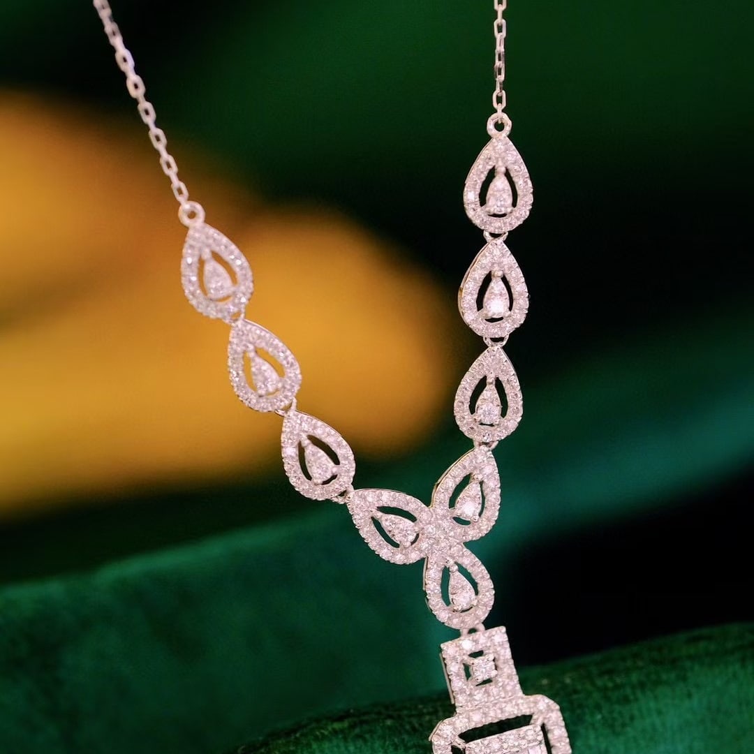 14k Gold 1.15 Ct Natural H Diamond Necklace: Ref:231143095 // gold content:14k gold // main gemstone:diamond // shape:multiple // carat weight:1. 15ct // clarity grade:vs-si // color:h // treatment:natural // Low Estimate: 2600High Estimate:
