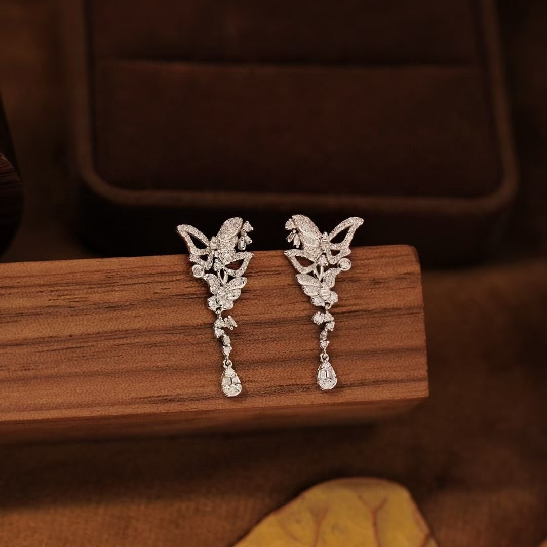 14k Gold 0.5 Ct Natural H Diamond Earrings: Ref:231143098 // gold content:14k gold // main gemstone:diamond // shape:multiple // carat weight:0. 5ct // clarity grade:vs-si // color:h // treatment:natural // Condition: NewHigh Estimate: