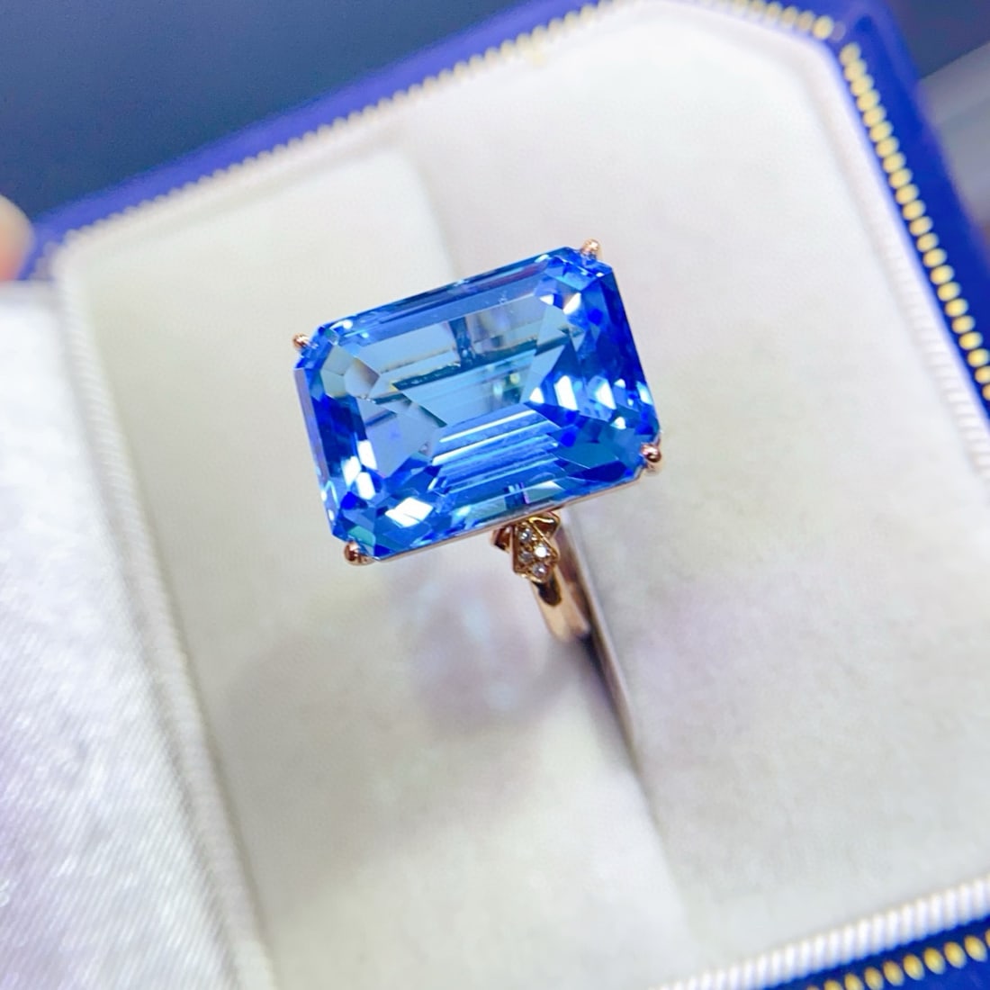 14k Gold 15.42 Ctw Natural Topaz & Diamond Ring - 6