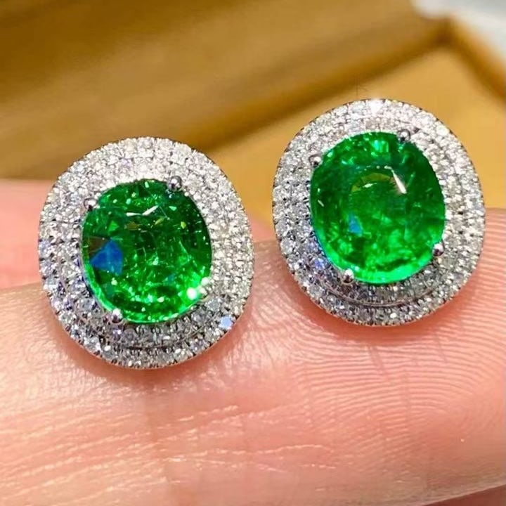 14k Gold 2.6 Ct Natural Tsavorite & Diamond Earrings: Ref:231143110 // gold content:14k gold // main gemstone:tsavorite // shape:oval // carat weight:2. 6ct // color:green // treatment:natural // // adjacent gemstone 2 : diamond // shape:round // clarity
