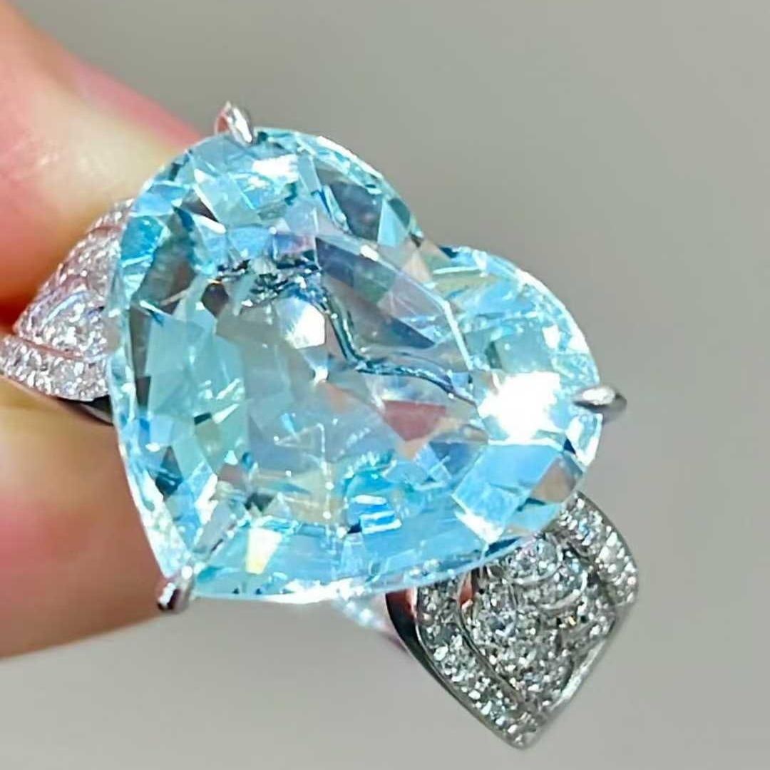 14k Gold 5.28 Ct Natural Aquamarine & Diamond Ring: Ref:231143113 // gold content:14k gold // ring size:7. 25us // // main gemstone:aquamarine // shape:heart // carat weight:5. 28ct // color:blue // treatment:natural // // adjacent gemstone 2 :