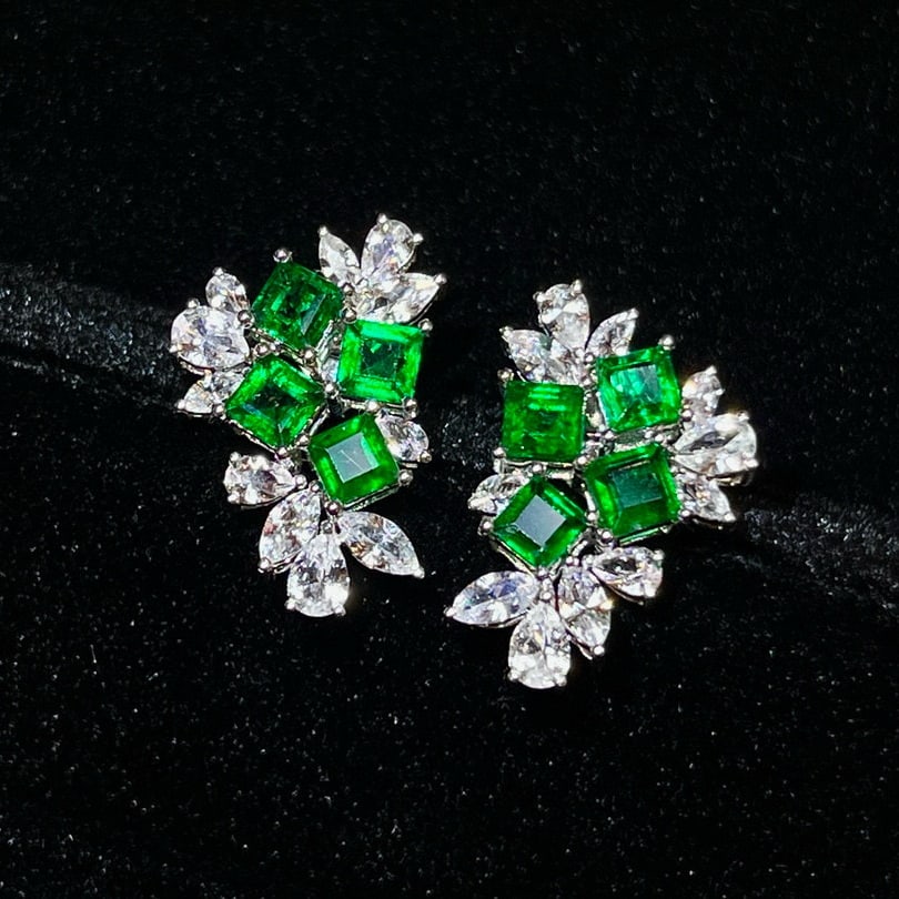 14k Gold 3.19 Ctw Vivid Green Natural Emerald & Sapphire Earrings: Ref:231143128 // gold content:14k gold // main gemstone:emerald // shape:square // carat weight:1. 71ct // color:vivid green // treatment:natural // // adjacent gemstone 2 : sapphire // number of ston