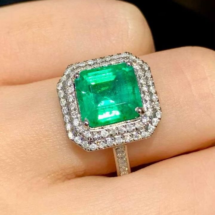 14k Gold 2.8 Ct Natural Emerald & Diamond Ring - 4