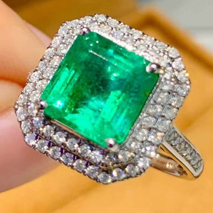 14k Gold 2.8 Ct Natural Emerald & Diamond Ring - 7