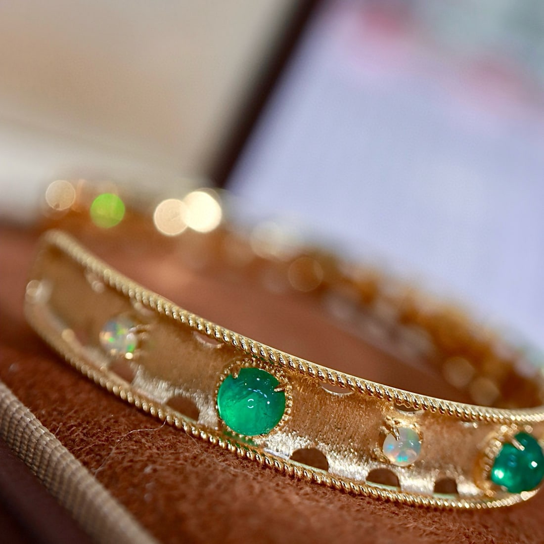 14k Gold 3.01 Ct Natural Emerald & Opal Bangle - 4